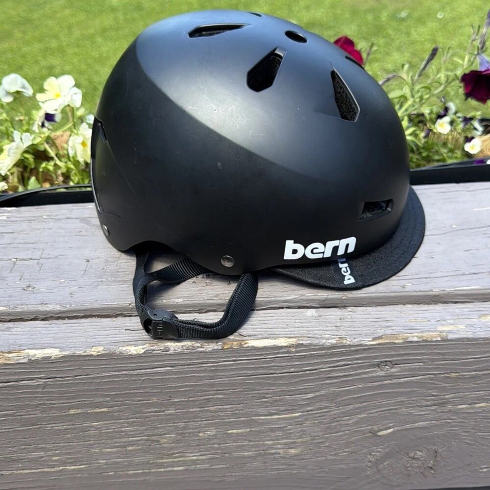 Bern Macon EPS Sink Fit Helmet XL Matte Black Visor Skate BMX Bike Helmet